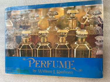Couverture de Le Grand Livre des Parfums