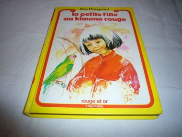 La petite fille au kimono rouge