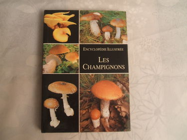 Les champignons : encyclopédie illustrée