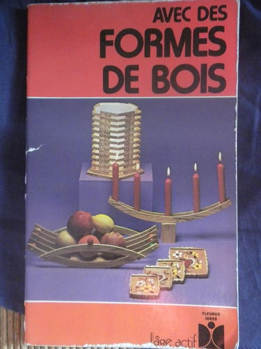 Avec des formes de bois