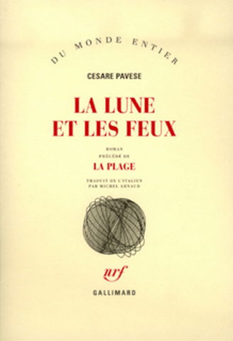 La lune et les feux. La plage