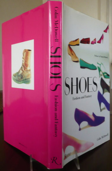 Couverture de Shoes: Fashion and Fantasy