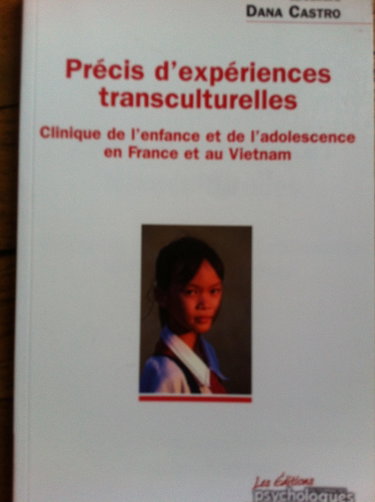 Couverture de Précis d'expériences tranculturelles : Clinique de l'enfance et de l'adolescence en France et au Vietnam