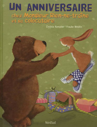 Un anniversaire chez monsieur Rien-ne-traîne et sa colocataire