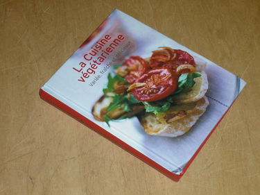 LA CUISINE VEGETARIENNE Variée, fraîche & délicieuse / Naumann & Gobel