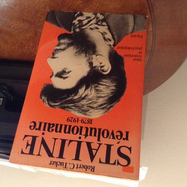 Staline révolutionnaire : 1879-1929, essai historique et psychologique