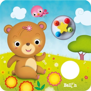 Petit ourson en forêt