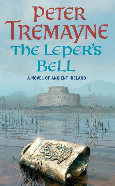 Couverture de The Leper's Bell (Sister Fidelma Mysteries Book 14): A dark and witty Celtic mystery filled with shocking twists