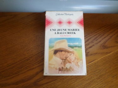 Une Jeune mariée à Bali-Creek (Collection Harlequin) [Broché] by Hampson, Anne