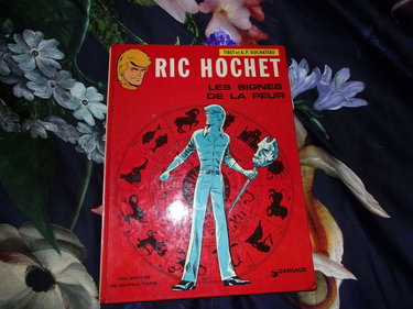 Couverture de Ric Hochet, n° 19 : Les Signes de la peur par André-Paul Duchâteau