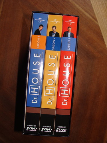 Couverture de Docteur House : saisons 1 à 3 - Coffret 18 DVD