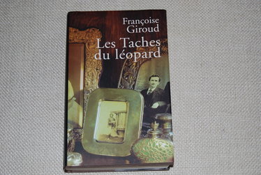 Couverture de Les taches du léopard par Françoise Giroud