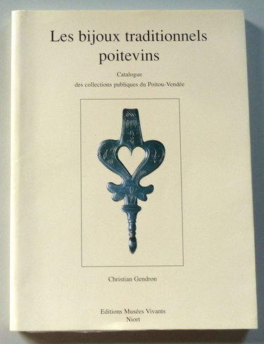 Couverture de Les bijoux traditionnels poitevins - Catalogue des collections publiques du Poitou-Vendée