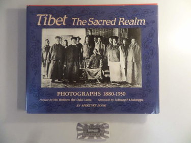 Couverture de Tibet: The Sacred Realm : Photographs, 1880-1950