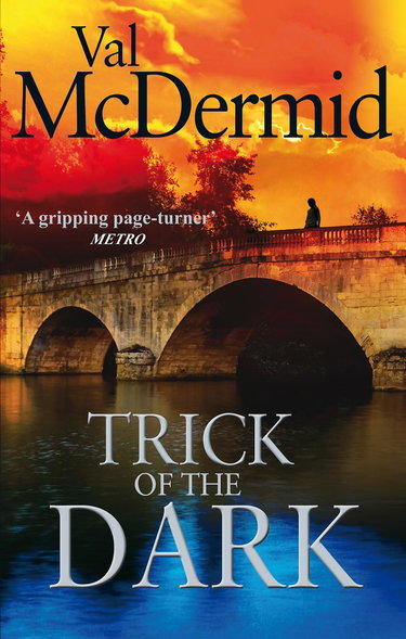 Couverture de Trick Of The Dark: An ambitious, pulse-racing read from the international bestseller