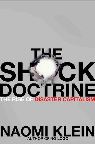 Couverture de The Shock Doctrine: The Rise of Disaster Capitalism