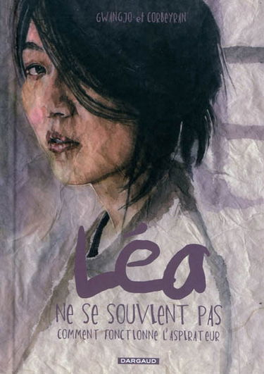 Léa ne se souvient pas comment fonctionne l'aspirateur