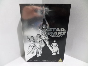 Couverture de Star Wars Trilogy: A New Hope / The Empire Strikes Back / Return Of The Jedi - Kenny Baker as R2-D2; Peter Cushing DVD