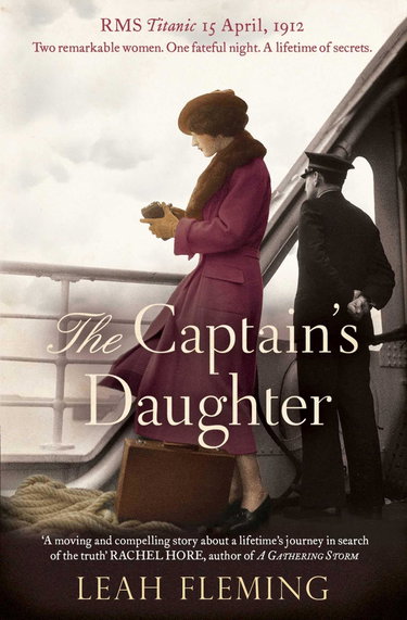Couverture de The Captain's Daughter par Leah Fleming