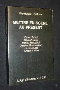 Couverture de Mettre en scène au présent
