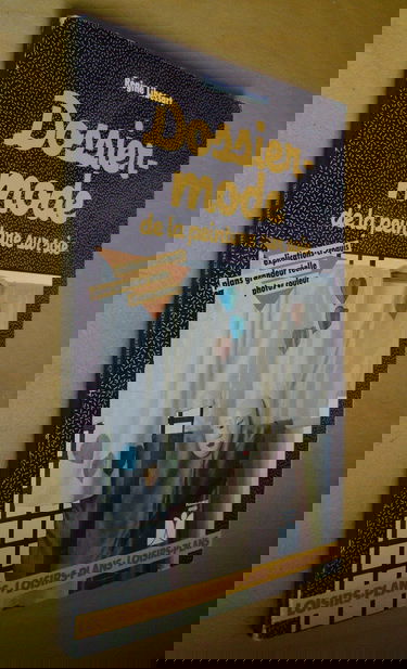 Dossier mode de la peinture sur soie