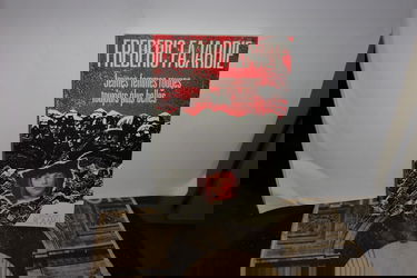 Jeunes femmes rouges toujours plus belles