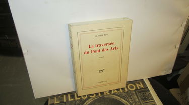 La traversee du pont des arts.