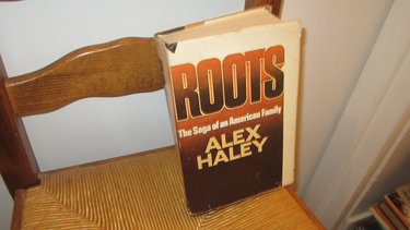 Couverture de Roots, the Saga of An American Family