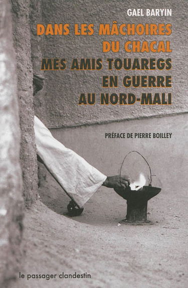 Dans les mâchoires du chacal : mes amis touaregs en guerre au Nord-Mali
