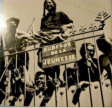 Au devant de la vie - Photographie [Pamphlet] [Jan 01, 1982] Pierre Jamet