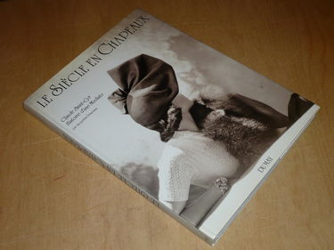 Le Siècle en chapeaux : Claude Saint-Cyr, histoire d'une modiste
