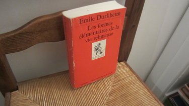 Couverture de Les formes élémentaires de la vie religieuse : Le système Totémique en Australie par Emile Durkheim