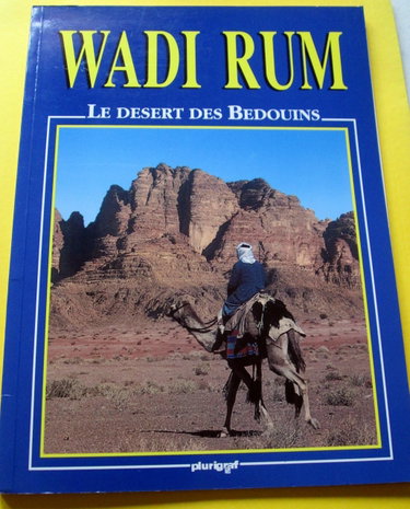 Couverture de Wadi Rum: The Desert of the Bedouin