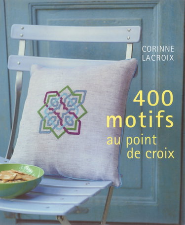 Couverture de 400 MOTIFS AU POINT DE CROIX