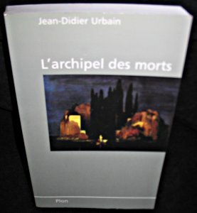 L'Archipel des morts : le sentiment de la mort et les dérives de la mémoire dans les cimetières d'Occident
