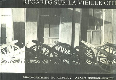 Couverture de REGARDS SUR LA VIEILLE CITE.