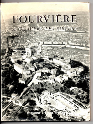 Couverture de Chanoine J. Escot,... Fourvière : à travers les siècles. Préface de S.É. le cardinal Gerlier