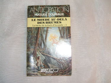 Le Monde au-delà des brumes (La Biche de la forêt d'Arcande .)