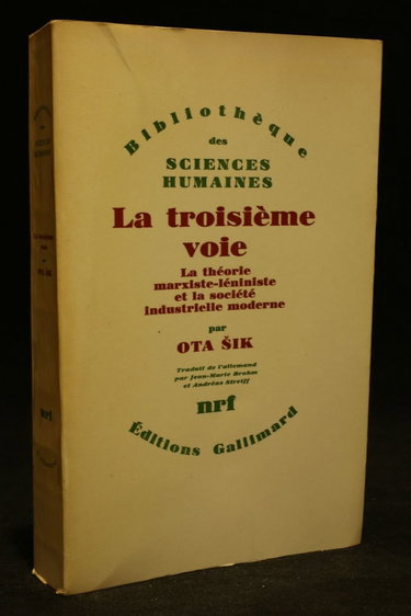 La Troisième Voie : la théorie marxiste-léniniste et la société industrielle moderne