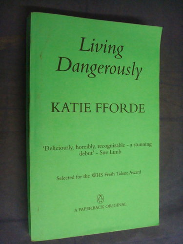 Couverture de Living Dangerously