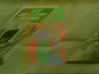 ALICE CHEZ LE GRAND COUTURIER