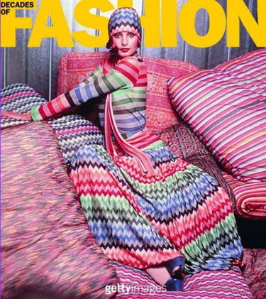 Couverture de Decades of Fashion