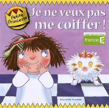 Petite princesse. Je ne veux pas me coiffer !