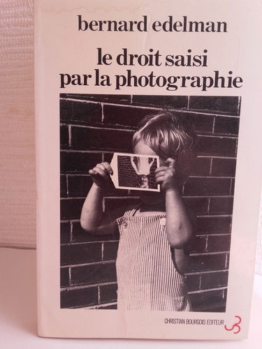 Le Droit saisi par la photographie : élément pour une théorie marxiste du droit
