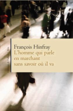 L'homme qui parle en marchant sans savoir où il va
