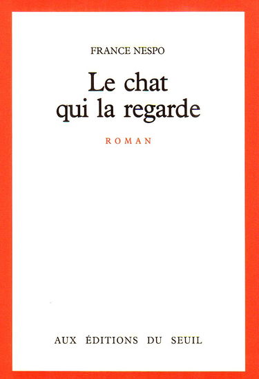 Le chat qui la regarde