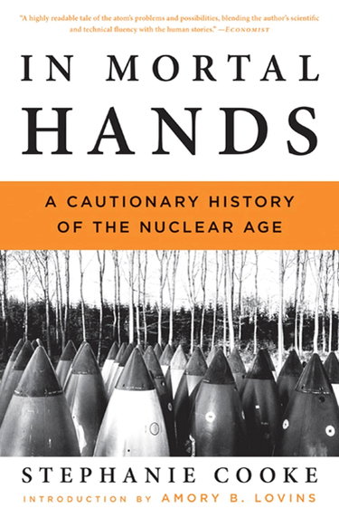 Couverture de In Mortal Hands: A Cautionary History of the Nuclear Age