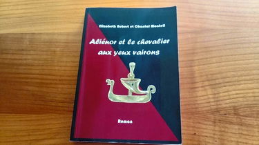 Aliénor et le chevalier aux yeux vairons