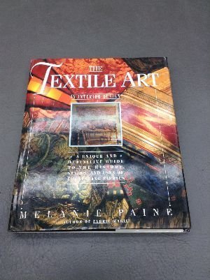 Couverture de The Textile Art in Interior Design: A Unique and Comprehensive Guide to the History, Styles, and Uses of Furnishing Fabrics