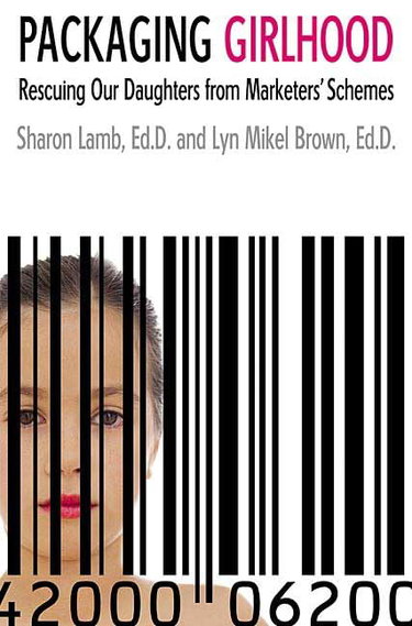 Couverture de Packaging Girlhood: Rescuing Our Daughters from Marketers' Schemes